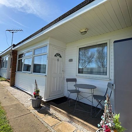 Signature, Scratby - Two Bed Chalet, Sleeps 7, Free Wi-Fi, Bed Linen And Towels Included, Pets Welcome And Onsite Entertainment Available 外观 照片