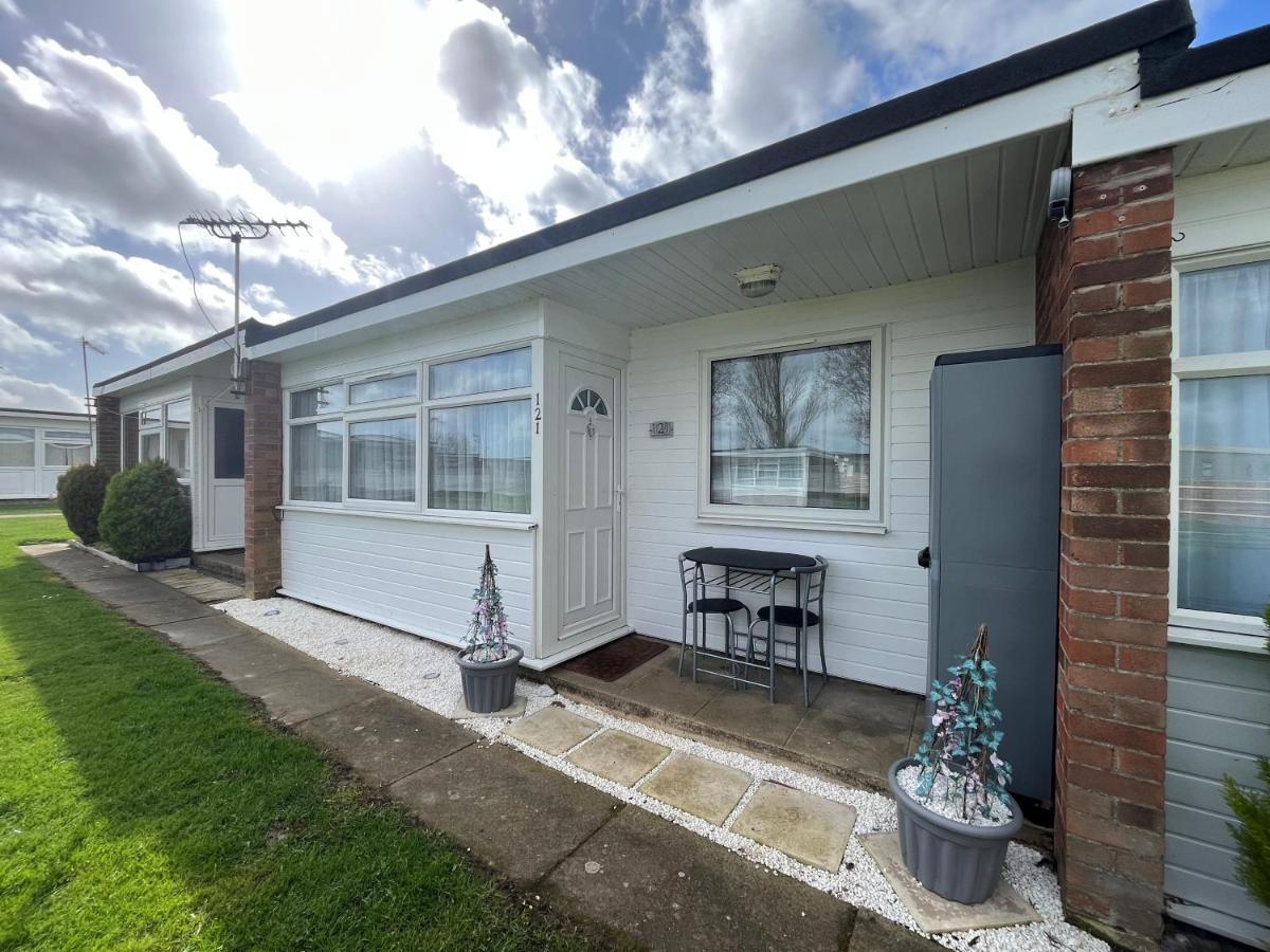 Signature, Scratby - Two Bed Chalet, Sleeps 7, Free Wi-Fi, Bed Linen And Towels Included, Pets Welcome And Onsite Entertainment Available 外观 照片