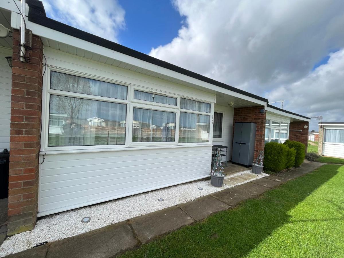 Signature, Scratby - Two Bed Chalet, Sleeps 7, Free Wi-Fi, Bed Linen And Towels Included, Pets Welcome And Onsite Entertainment Available 外观 照片
