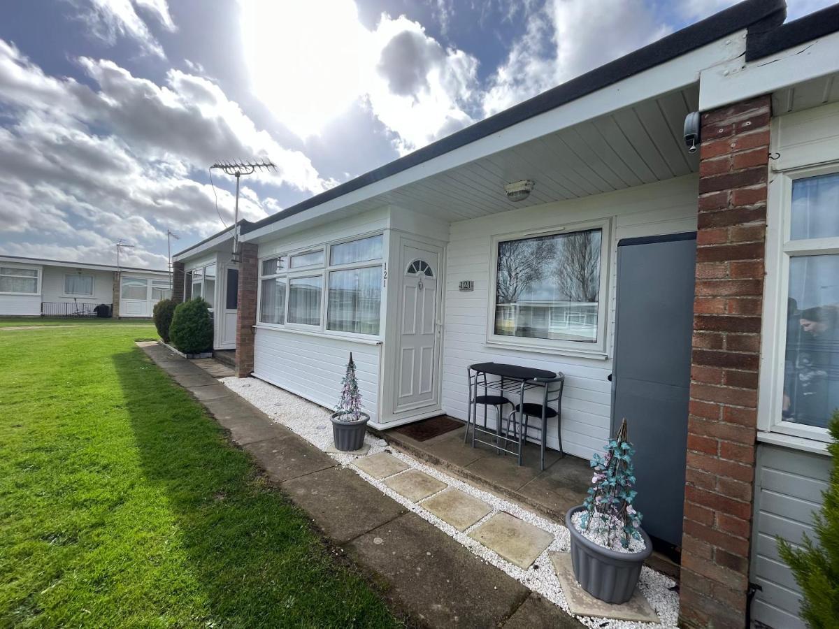 Signature, Scratby - Two Bed Chalet, Sleeps 7, Free Wi-Fi, Bed Linen And Towels Included, Pets Welcome And Onsite Entertainment Available 外观 照片
