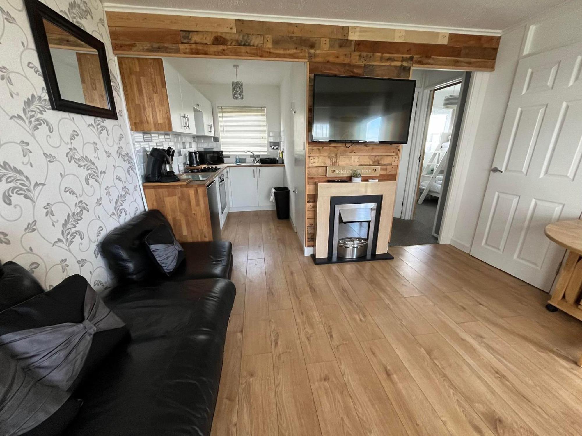 Signature, Scratby - Two Bed Chalet, Sleeps 7, Free Wi-Fi, Bed Linen And Towels Included, Pets Welcome And Onsite Entertainment Available 外观 照片