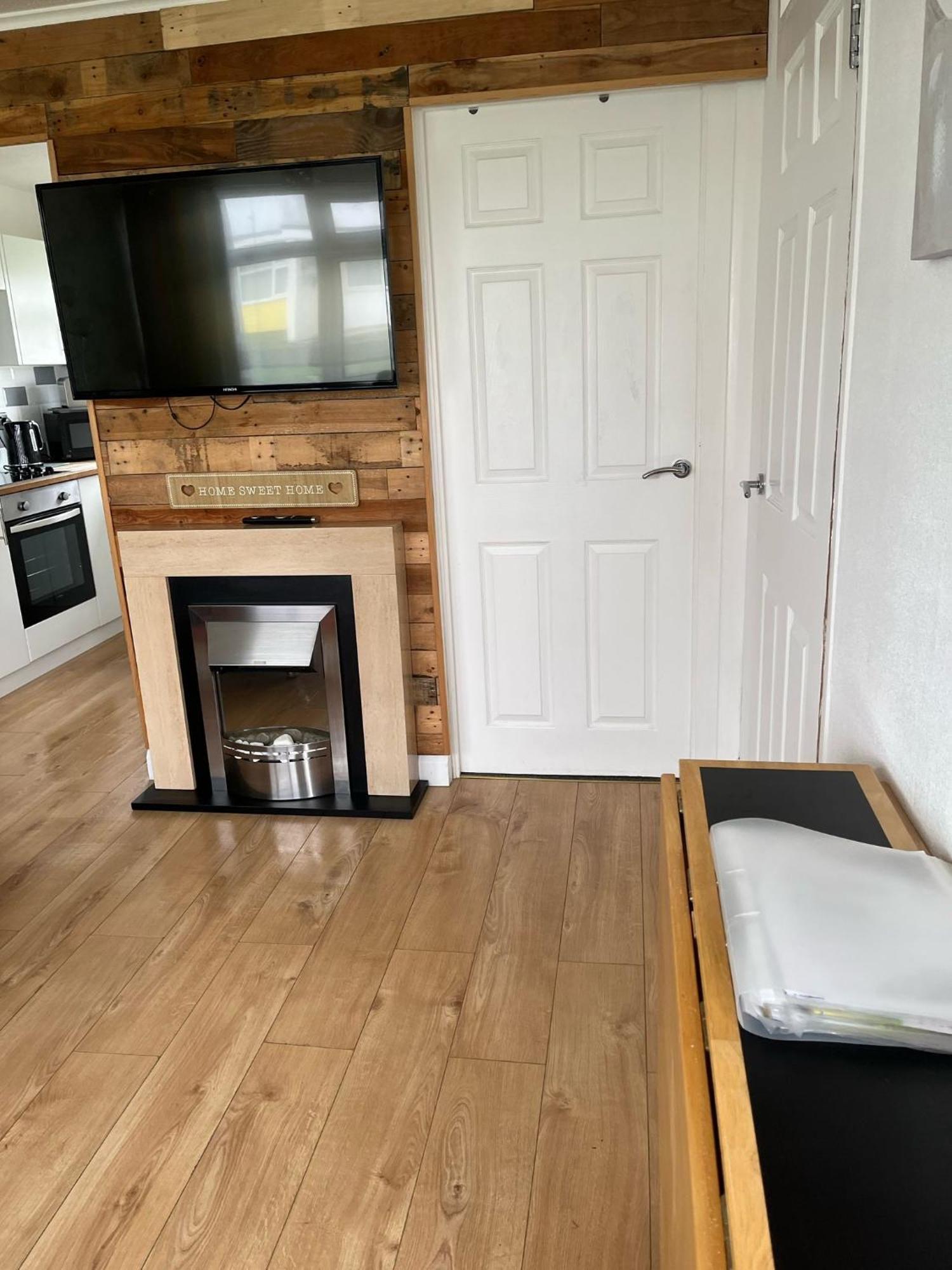 Signature, Scratby - Two Bed Chalet, Sleeps 7, Free Wi-Fi, Bed Linen And Towels Included, Pets Welcome And Onsite Entertainment Available 外观 照片